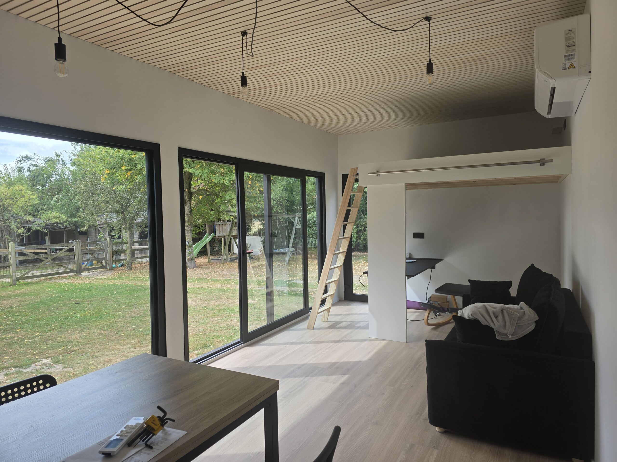 Foto van de buitenkant van een zorgwoning op maat